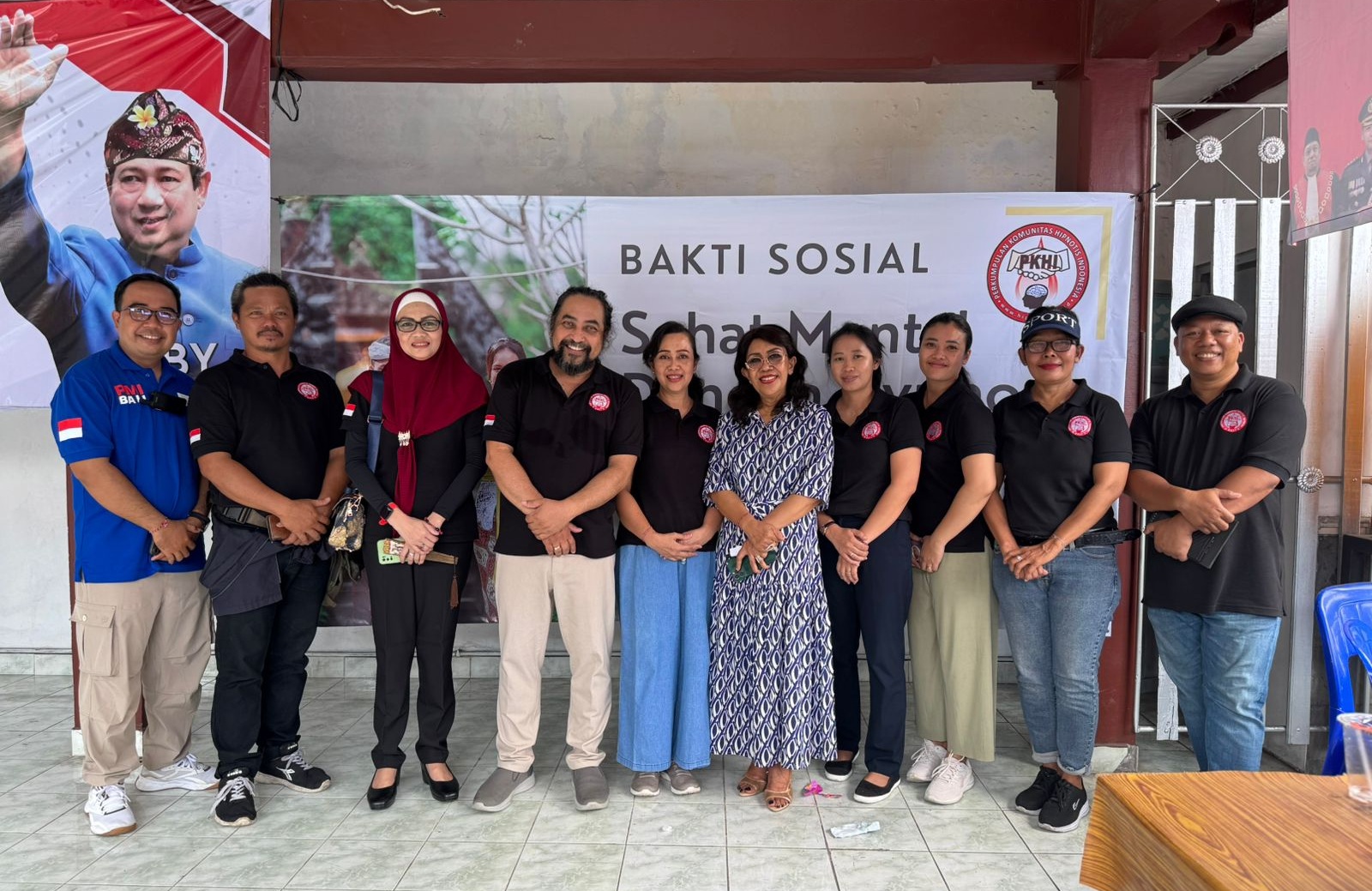 Foto bersama pengurus PKHI Bali dan PKHI Denpasar usai acara hipnoterapi gratis - IST