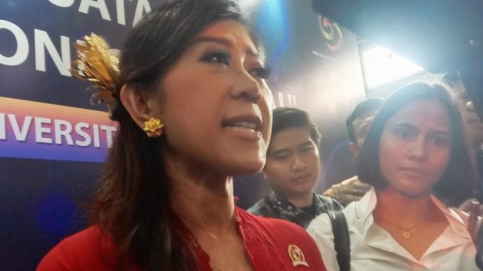 Menkomdigi usai menjadi pembicara kuliah umum di Kampus Universitas Udayana, di Jimbaran, Kabupaten Badung, Bali, Kamis (28/8) - IST