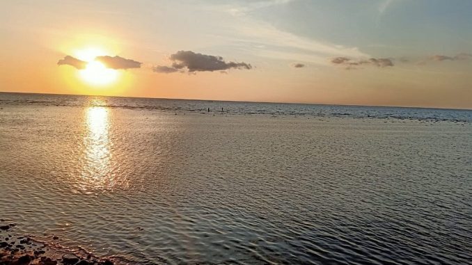 Suasana di Pantai Penimbangan, Buleleng - IST