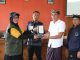 Penyerahan plakat pengharagaan untuk Desa dari Tim KKN UGM - IST
