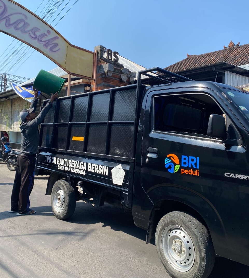 Kegiatan pengelolaan sampah di desa Baktiseraga, Buleleng, Bali - IST
