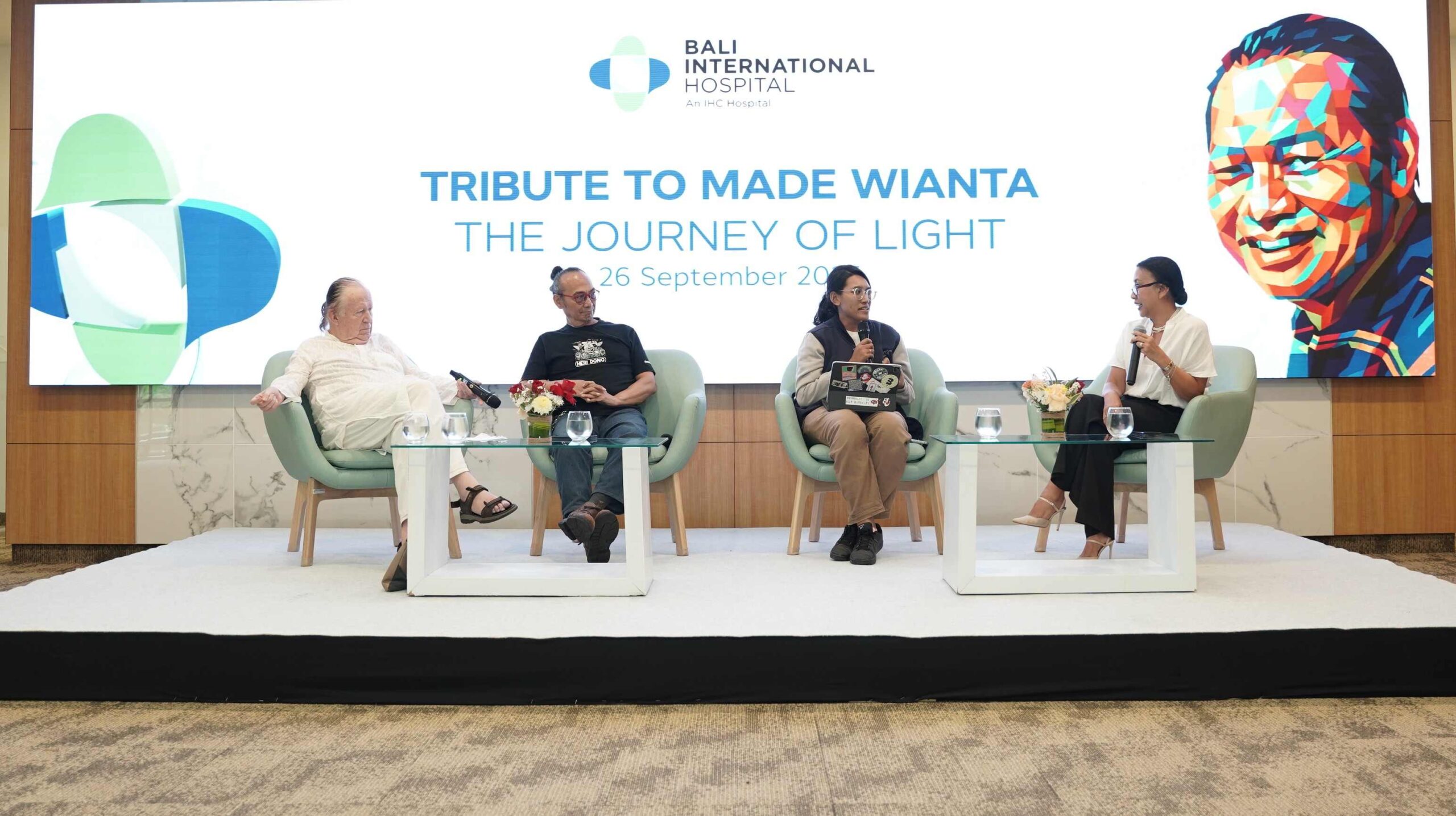 Ki-ka: Jean Couteau (budayawan), Heri Dono (seniman), Savitri (kurator seni) dan Yoke Darmawan (moderator) dalam forum diskusi - IST