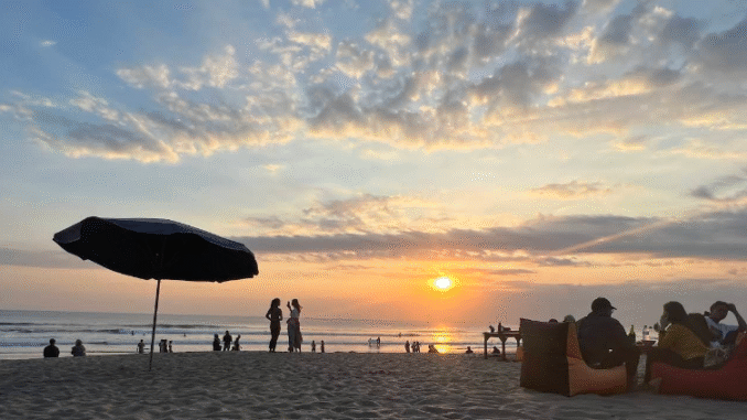 Pantai Double Six Seminyak lokasi dan alamat dan aktifitas serta harga tiket