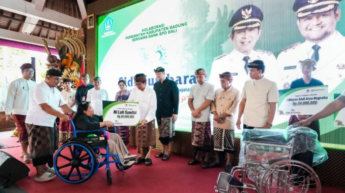 Plafon Program Sidi Kumbara (8) Bupati Wayan Adi Arnawa didampingi Wabup Bagus Alit Sucipta saat launching Pengembangan Program Sidi Kumbara di Wantilan Serbaguna Karang Dalem II, Desa Bongkasa Pertiwi, Abiansemal, Sabtu (30/8).