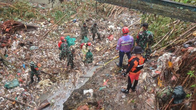 Pencarian korban banjir di Bali - IST