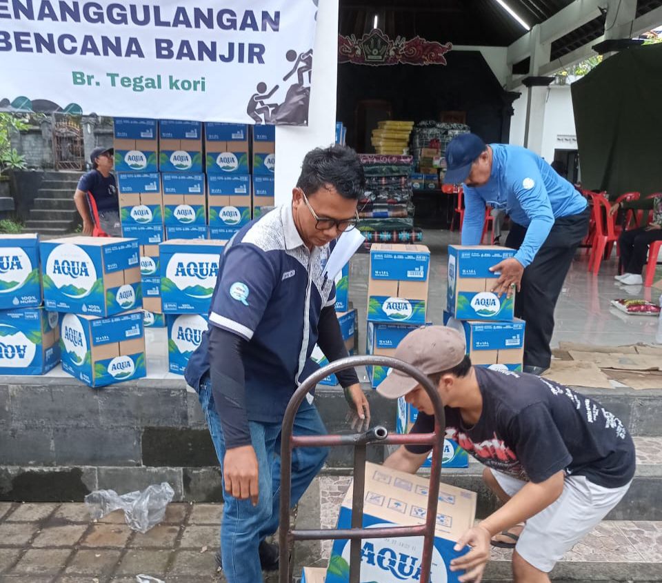 Posko bantuan AQUA untuk korban banjir di Bali - IST