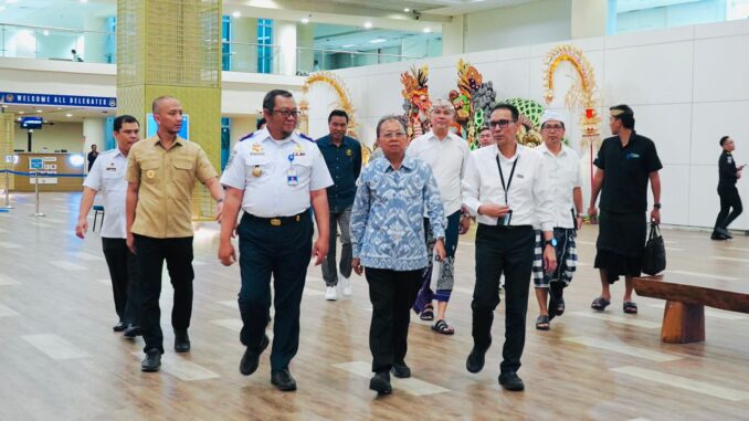Gubernur Bali Wayan Koster saat meninjau Bandara Ngurah Rai, Bali - IST