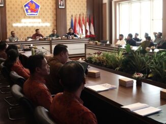 Bupati Buleleng I Nyoman Sutjidra, membuka Sosialisasi Penyelenggaraan Reklama di Kabupaten Buleleng pada Selasa (16/9) - IST