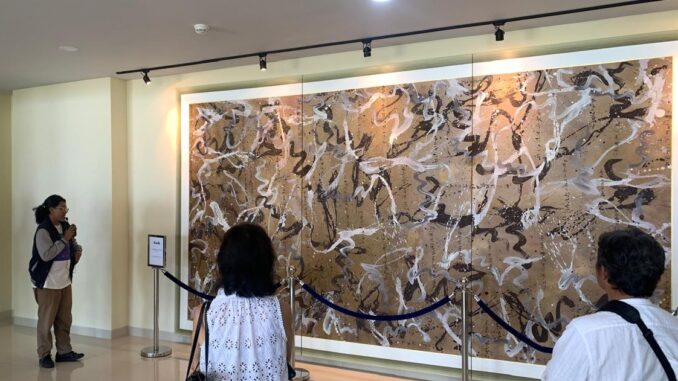 Karya Made Wianta bertajuk Symphony of Calligraphy (2011) yang turut dipamerkan di Bali International Hospital - IST