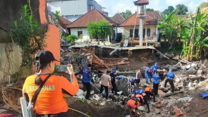 rumah Pemeriksaan rumah korban banjir di Badung, Bali - IST