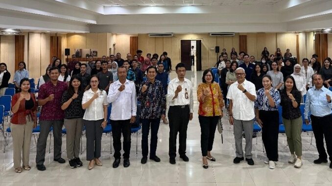 sukma World Tourism Day tahun ini melakukan Foto bersama usai acara sosialisasi pariwisata berkelanjutan - IST