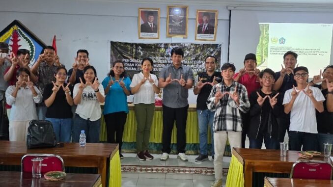 FGD antara Tim Pengabdian pada Masyarakat Universitas Warmadewa dengan Pihak Pemerintah Desa Lebih dalam upaya untuk memperoleh masukan terhadap konsep desain yang telah dirumuskan oleh Tim Pengabdian pada Masyarakat Universitas Warmadewa.- IST