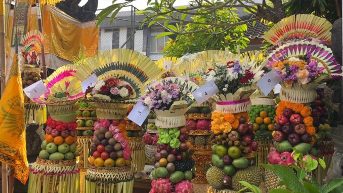 Lomba tradisi gebogan di DKLH Bali - IST