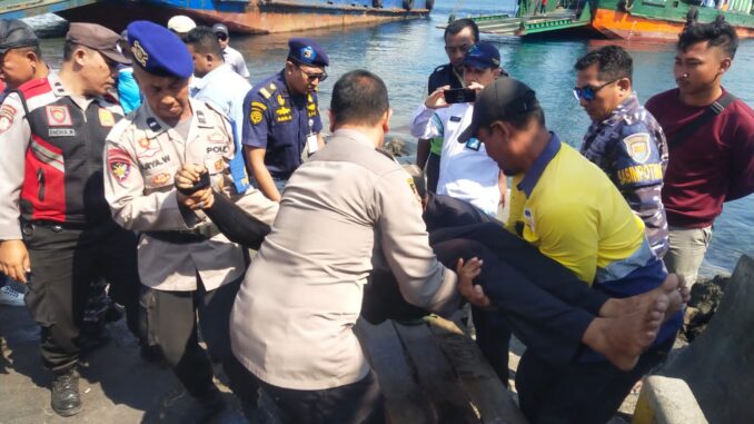 Penumpang kapal fery yang jatuh di Gilimanuk dan diselamatkan nelayan - IST
