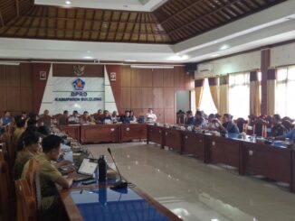 Rapat pembahasan ranperda berlangsung di Ruang gabungan Komisi gedung Dewan Buleleng, Senin, (20/10) - IST