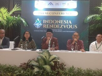 Ki-ka: 1. Cipto Harto - Direktur Eksekutif AAUI 2. Trinita Situmeang - Wakil Ketua AAUI 3. Budi Herawan- Ketua AAUI 4. Ogi Prastomiyono - Kepala Eksekutif Pengawas Perasuransian, Penjaminan, dan Dana Pensiun Merangkap Anggota Dewan Komisioner Otoritas Jasa Keuangan 5. Muhammad Iqbal - Wakil Ketua AAUI - IST