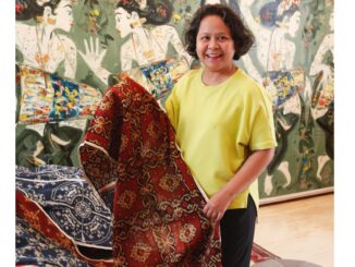 Quoriena Ginting, penulis dan kolektor wastra Nusantara - IST