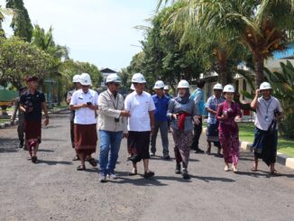 Wakil Bupati Buleleng Gede Supriatna melakukan kunjungan kerja ke Pembangkit Listrik Tenaga Gas dan Uap (PLTGU) Pemaron, Rabu (8/10) - IST