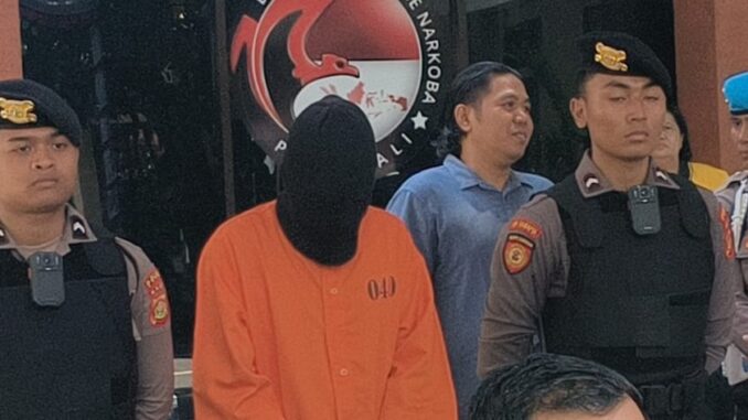 Pelaku penanaman ganja hidroponik saat juma pers di Polda Bali - IST