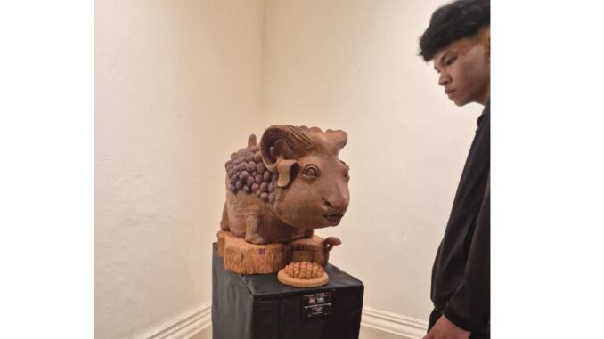 suardina 1 Keterangan foto Dr. I Nyoman Suardina di samping karya “The Sheep and the Last Stump” yang dipamerkan dalam B-Game 2025, ARMA Ubud, Bali (Foto: dok. pribadi)