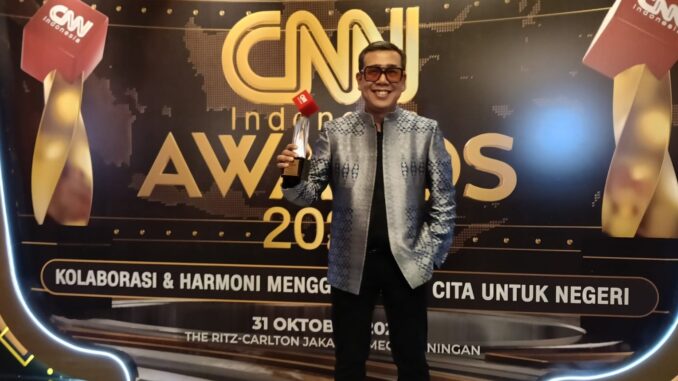 Ahmad Mahendra selaku Direktur Jenderal Pengembangan dan Pemanfaatan Kebudayaan, saat menerima CNN Award 2025 - IST