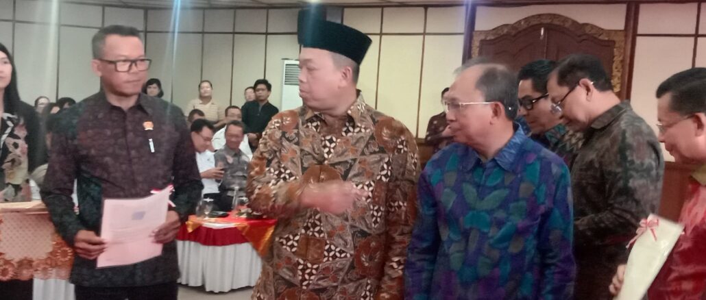 Menteri Nusron saat bertemu Gubernur Koster - IST