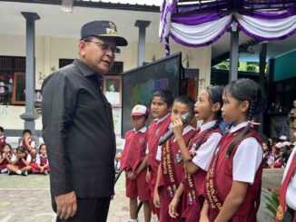 Bupati Buleleng saat peninjauan revitalisasi sekolah - IST