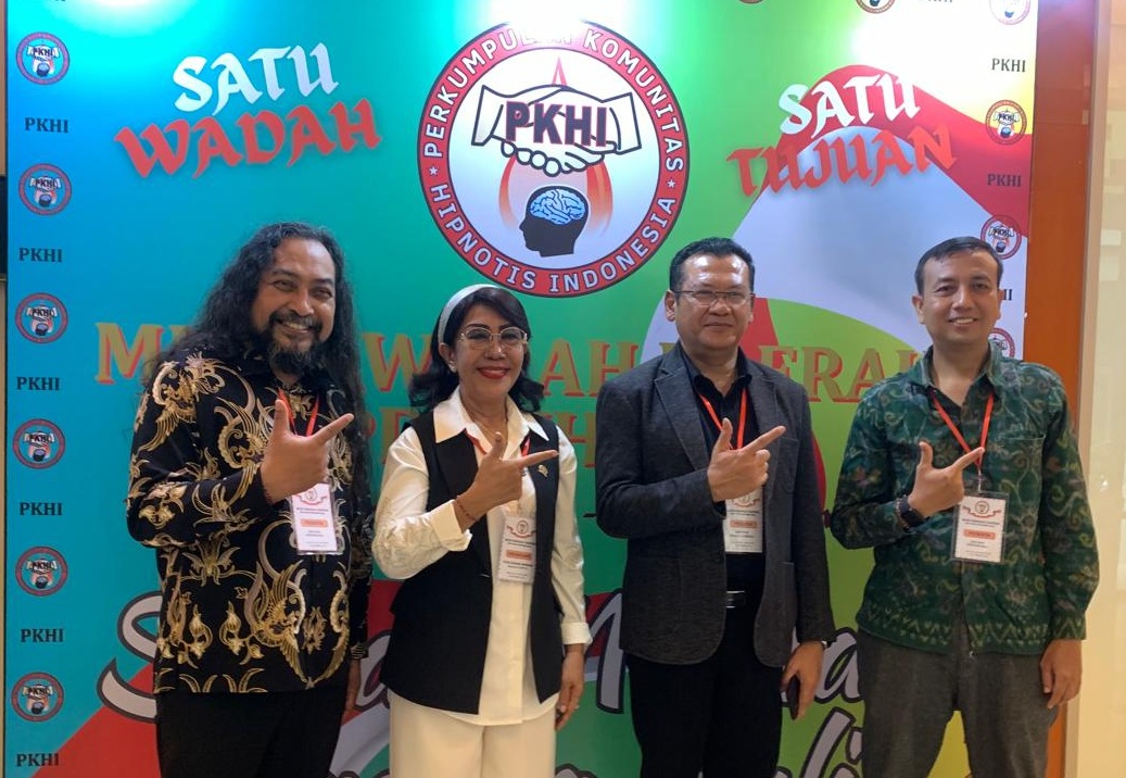 Ki-ka: Lan Ananda, Tutik Kusuma Wardhani, Fauzan Asmara (Sekjen DPP PKHI) dan Made Sumerte (Sekretaris Panitia Musda PHI Bali) - IST