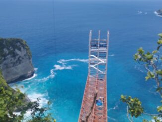 Pembangunan lift di Kelingking Beach Nusa Penida, Bali - Ist