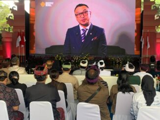 Wakil Menteri Kebudayaan Giring Ganesa saat menyampaikan sambutan secara virtual pada pembukaan Jambore Pemuda Adata Kawasan Gunung Batur, Jumat (21/11/2025).