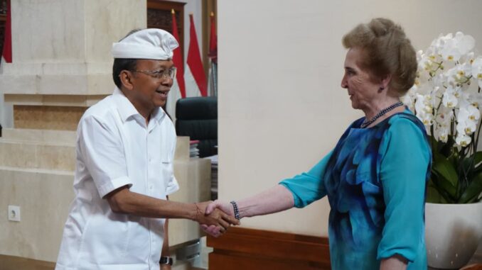 Gubernur Bali Wayan Koster menerima kunjungan kehormatan Delegasi Majelis Nasional Hungaria di Jayasabha, Denpasar, Minggu, (30/11) - IST