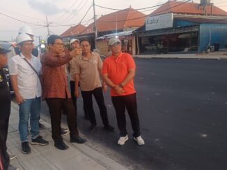 Bupati Wayan Adi Arnawa saat meninjau ruas jalan di wilayah Kabupaten Badung.