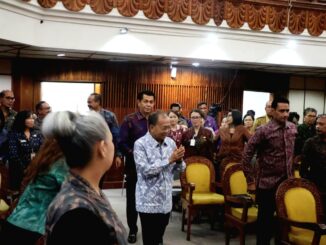 Gubernur Bali Wayan Koster saat tiba di DPRD Bali - IST