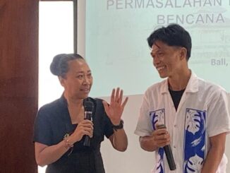 Anggota DPD RI Ni Luh Jelantik (kiri) bersama Nengah Setiawan, warga Petandakan, Buleleng - IST