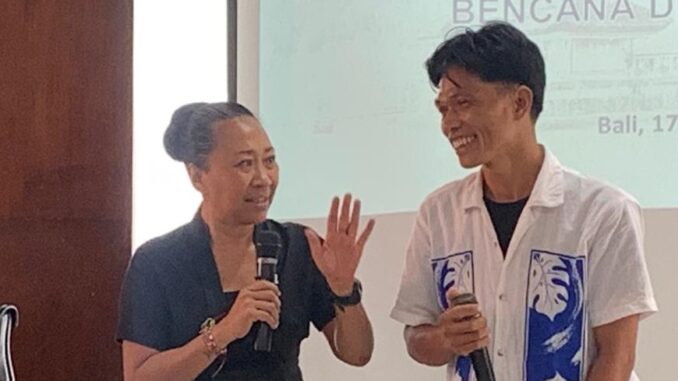 Anggota DPD RI Ni Luh Jelantik (kiri) bersama Nengah Setiawan, warga Petandakan, Buleleng - IST