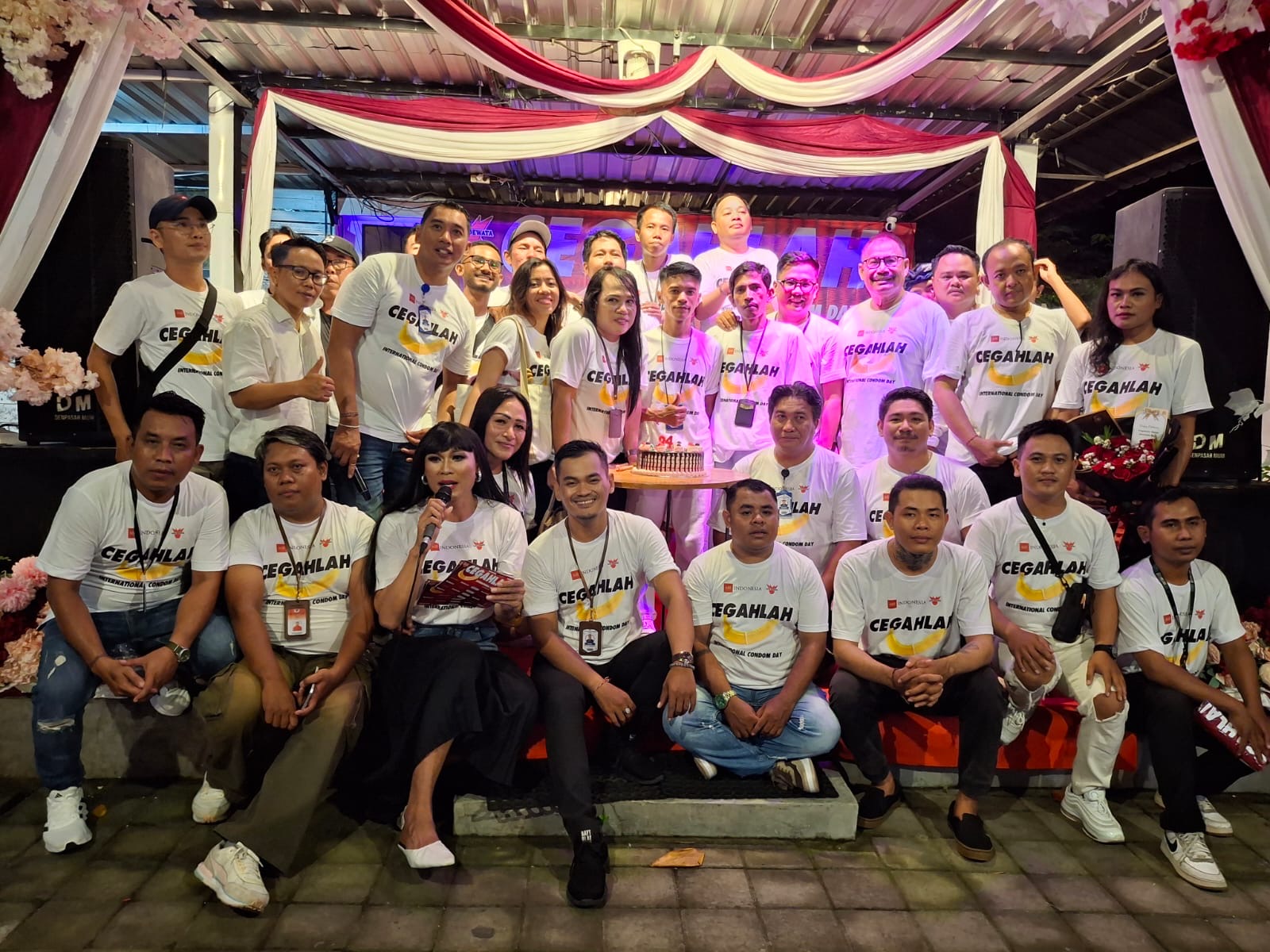 Edukasi pencegahan HIV dengan menggunakan kondom - IST