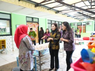 Bunda PAUD Badung Nyonya Rasniathi Adi Arnawa melakukan kunjungan kerja ke TK. Negeri Pembina Tingkat Nasional dan Bunda PAUD Kota Jakarta Selatan, Kamis (12/2) - IST