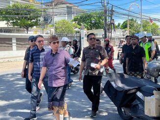 Bupati Wayan Adi Arnawa saat meninjau ruas jalan di wilayah Kabupaten Badung.