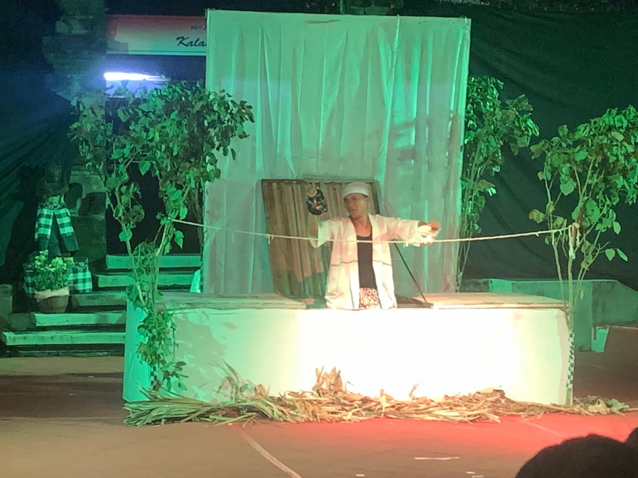 Penampilan teater dari mahasiswa Universitas Warmadewa - IST