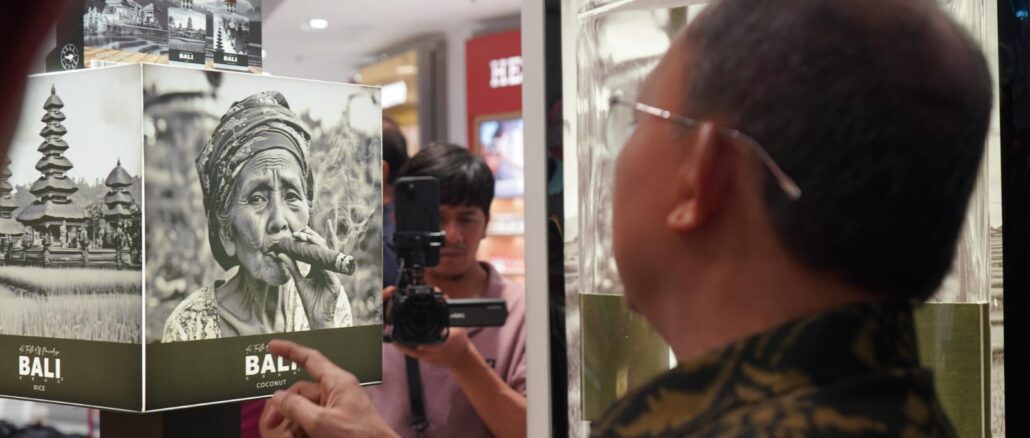 Koster saat melakukan peninjauan arak Bali di Bandara Ngurah Rai - IST