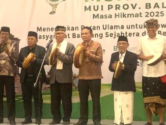 Pembukaan Mukerda MUI Bali ditandai dengan pemukulan rebana bersama-sama - IST