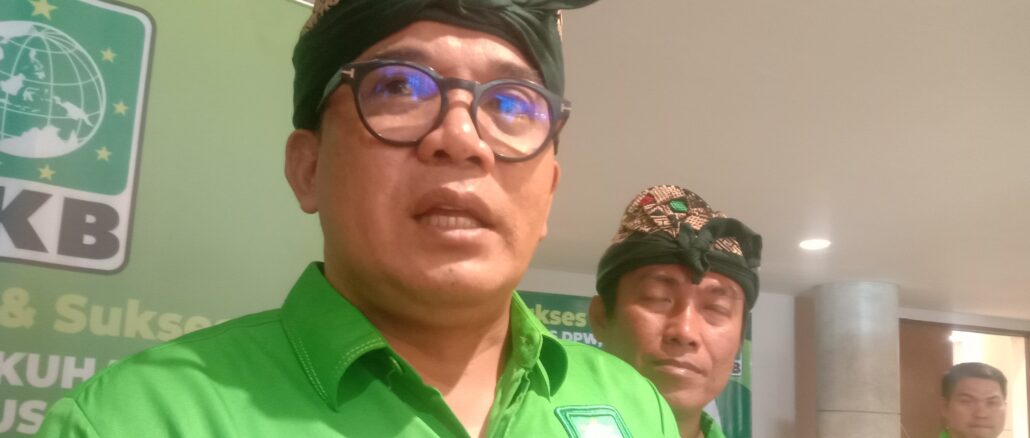 Ketua DPW PKB Bali, Ahmad Iman Sukri bersama kepengurusan baru resmi dilantik, Sabtu (7/2) - IST