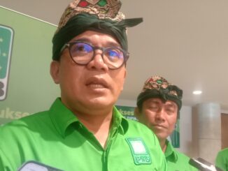 Ketua DPW PKB Bali, Ahmad Iman Sukri bersama kepengurusan baru resmi dilantik, Sabtu (7/2) - IST