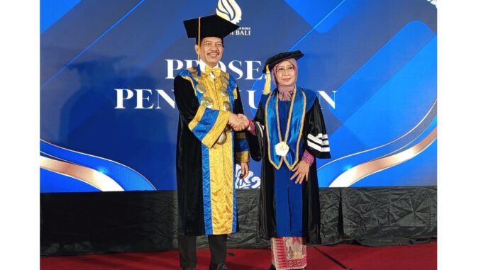 Rekor ITB STIKOM Bali Dr. Dadang Hermawan (kiri) bersama Prof. Dr. Evi Triandini, S.P., M.Eng - IST