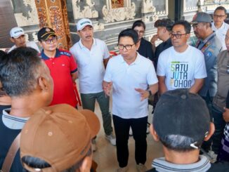 Bupati Adi Arnawa meninjau Aksi Percepatan Pengelolaan Sampah Berbasis Sumber di Kecamatan Kuta Utara, Minggu (8/3).