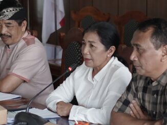 Ketua Komisi I DPRD Kabupaten Buleleng, Luh Marleni (tengah) saat rapat koordinasi bersama Komisi I DPRD Provinsi Bali yang berlangsung di Ruang Gabungan Komisi Gedung DPRD Buleleng, Jumat (27/3/2026) - IST