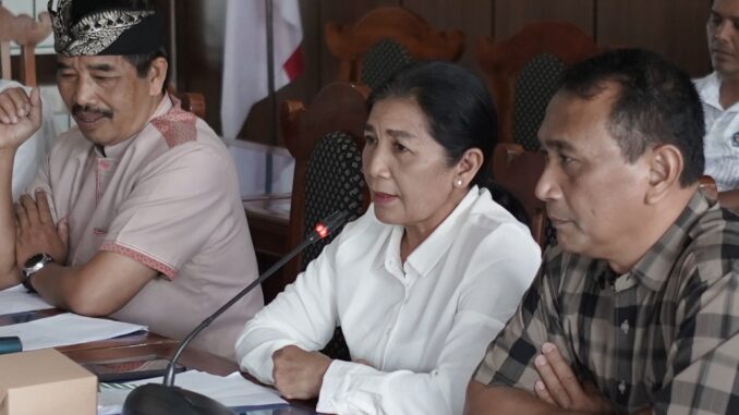 Ketua Komisi I DPRD Kabupaten Buleleng, Luh Marleni (tengah) saat rapat koordinasi bersama Komisi I DPRD Provinsi Bali yang berlangsung di Ruang Gabungan Komisi Gedung DPRD Buleleng, Jumat (27/3/2026) - IST