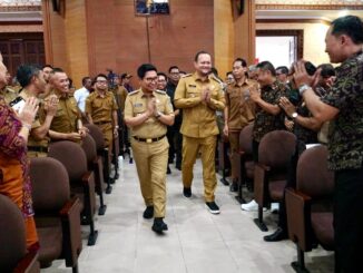 Bupati Wayan Adi Arnawa didampingi Wabup Bagus Alit Sucipta saat membuka Musrenbang RKPD Semesta Berencana Kabupaten Badung Tahun 2027 di Ruang Pertemuan Kertha Gosana, Puspem Badung, Senin (30/3) - IST