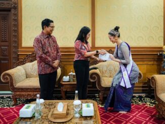 Bupati Wayan Adi Arnawa bersama Nyonya Rasniathi Adi Arnawa menerima Victoria Veronica Titisari Kosasieputri yang akan mengikuti ajang Putri Indonesia 2026 di Puspem Badung, Jumat (27/3) - IST