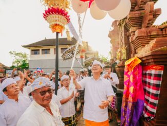 Bupati Wayan Adi Arnawa saat meresmikan Lapangan dan Taman Desa Adat Ida I Gusti Ngurah Gde Abian, Desa Adat Angantaka, Abiansemal, Selasa (3/3) - IST